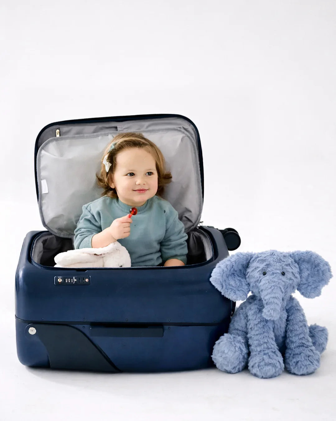 MiaMily Check in Plus navy blue suitcase with reinforced corners and extendable handle, designed for durable travel.